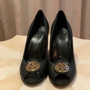 Tory Burch wedge dress shoe, black, size 10